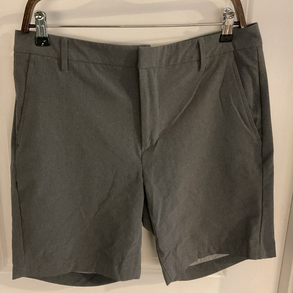 All In Motion - Flat Front Gray Golf Chino Shorts - Men’s Size 34 - Picture 2 of 11